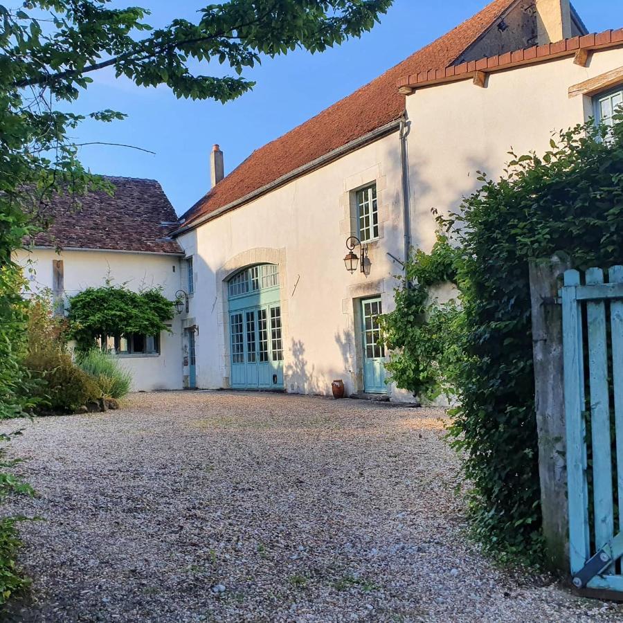 Saint-Amand-en-Puisaye Ferme Equestre & Chambres D'Hotes Gateau Stables Proche Guedelon المظهر الخارجي الصورة