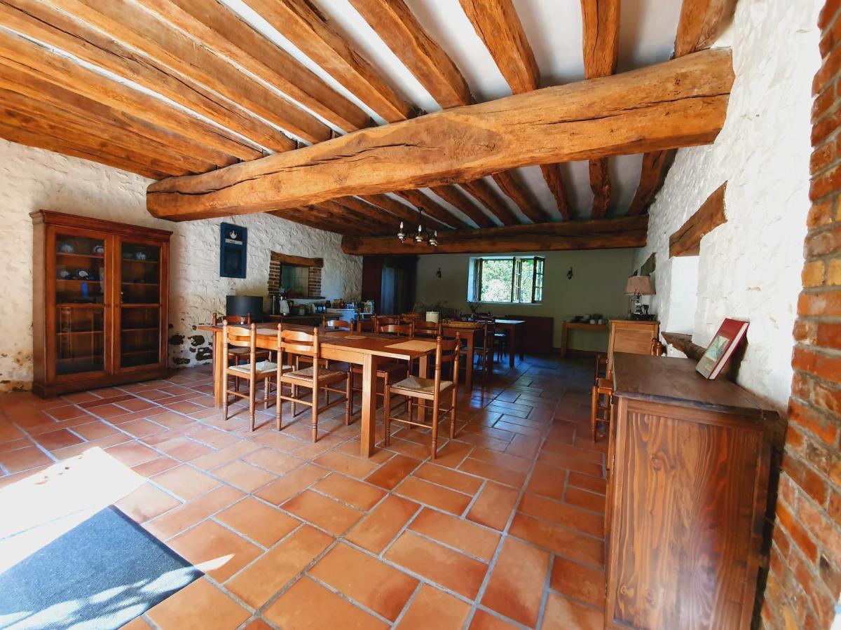 Saint-Amand-en-Puisaye Ferme Equestre & Chambres D'Hotes Gateau Stables Proche Guedelon المظهر الخارجي الصورة